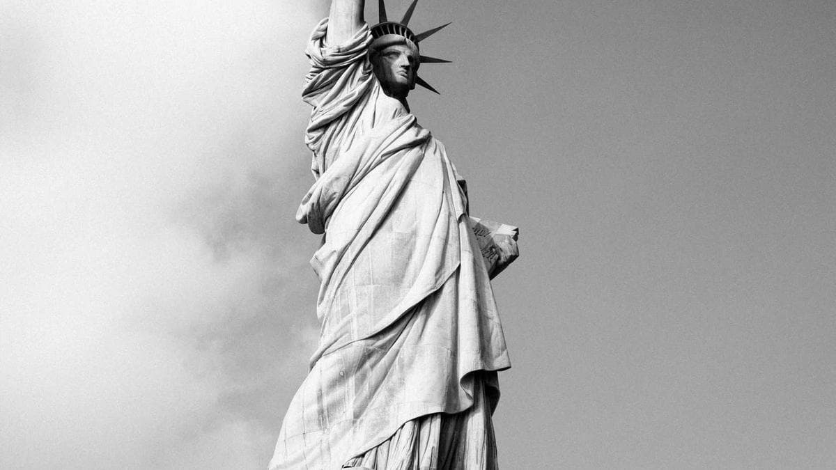 الولايات المتحدة تعلن حصاراً بحرياً شاملاً للموانئ الإيرانية مع انهيار محادثات السلام