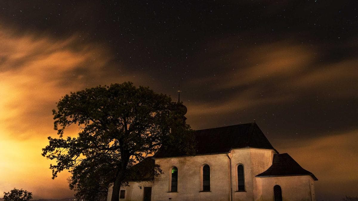 أزمة السعادة العالمية: لماذا يعاني الشباب بينما تزدهر دول الشمال الأوروبي